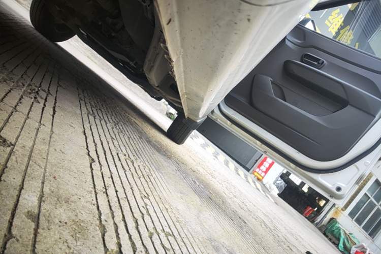 Used Wuling Hongguang V 2022 1.5L Jingqu Edition Electric-Assist LAR Right Side Sill