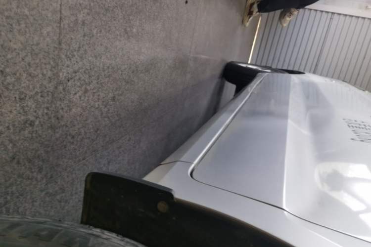 Used Wuling Hongguang V 2022 1.5L Jingqu Edition Enclosed-Window Vehicle with Hydraulic Power Steering LAR Right Side Sill