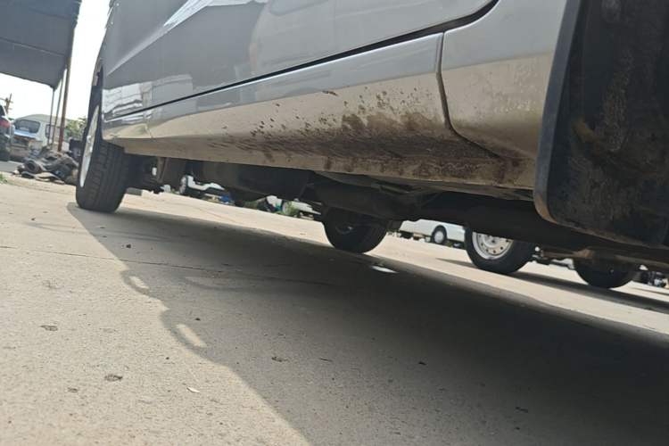 Used Wuling Hongguang V 2022 1.5L Enjoy Edition Electric-Powered LAR Right Side Sill