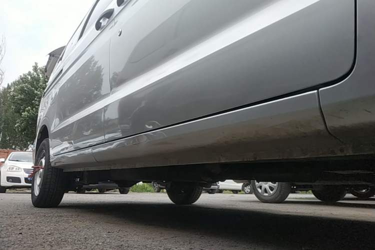 Used Wuling Hongguang V 2022 1.5L Jingqu Edition Electric-Assist LAR Right Side Sill