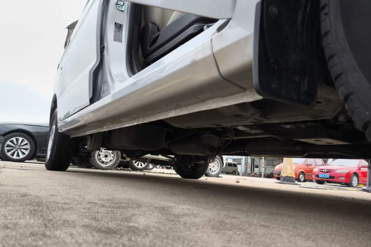Used Wuling Hongguang V 2022 1.5L Jingqu Edition Electric-Assist LAR Right Side Sill