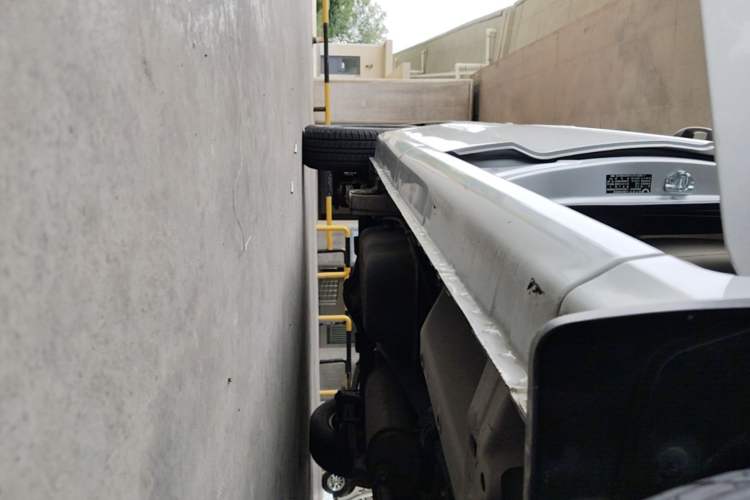 Used Wuling Hongguang V 2022 1.5L Jingqu Version Hydraulic Power Steering LAR Right Side Sill