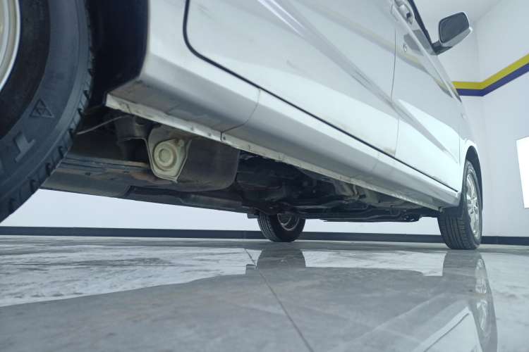 Used Wuling Hongguang V 2022 1.5L Enjoy Edition Electric-Powered LAR Right Side Sill