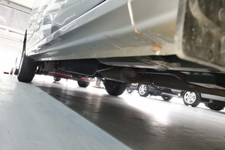 Used Wuling Hongguang V 2022 1.5L Jingqu Edition Electric-Assist LAR Right Side Sill