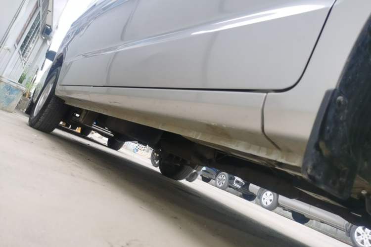 Used Wuling Hongguang V 2022 1.5L Jingqu Edition Electric-Assist LAR Right Side Sill