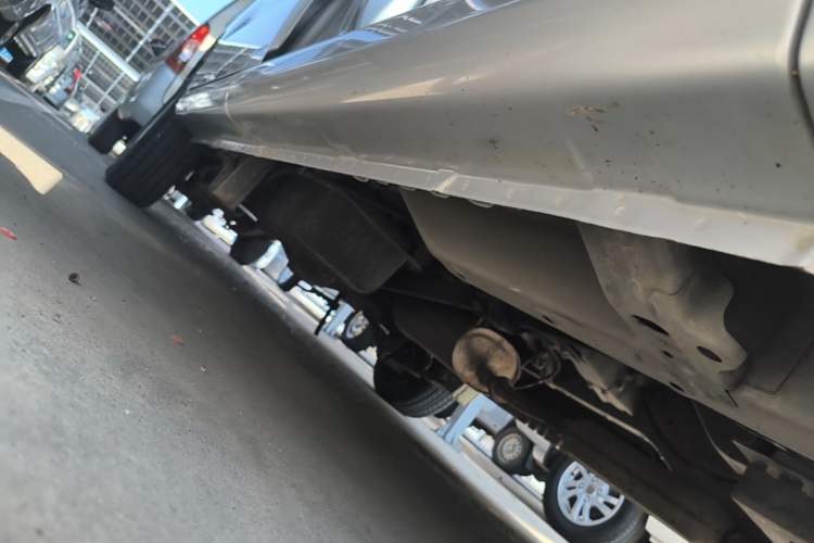 Used Wuling Hongguang V 2022 1.5L Jingqu Version Hydraulic Power Steering LAR Right Side Sill