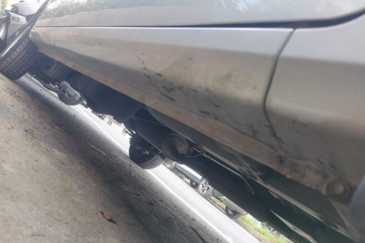 Used Wuling Hongguang V 2022 1.5L Jingqu Edition Enclosed-Window Vehicle with Hydraulic Power Steering LAR Right Side Sill