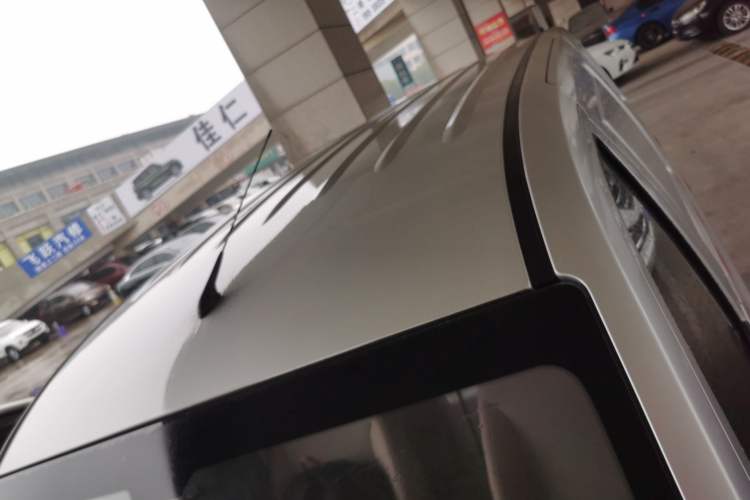 Used Wuling Hongguang V 2022 1.5L Jingqu Edition Enclosed-Window Vehicle with Electric Power Steering LAR Roof