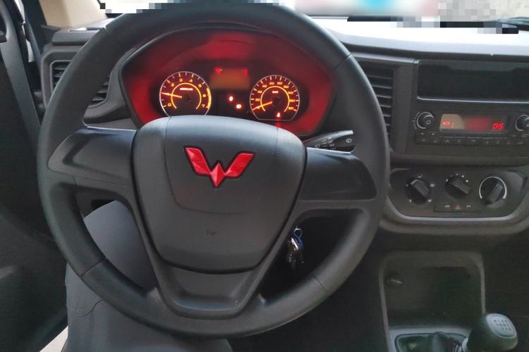 Used Wuling Hongguang V 2022 1.5L Jingqu Edition Electric-Assist LAR Steering Wheel
