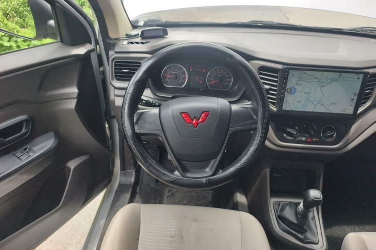 Used Wuling Hongguang V 2022 1.5L Jingqu Edition Electric-Assist LAR Steering Wheel