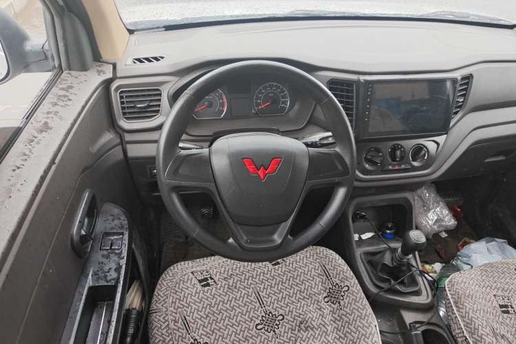 Used Wuling Hongguang V 2022 1.5L Jingqu Edition Electric-Assist LAR Steering Wheel