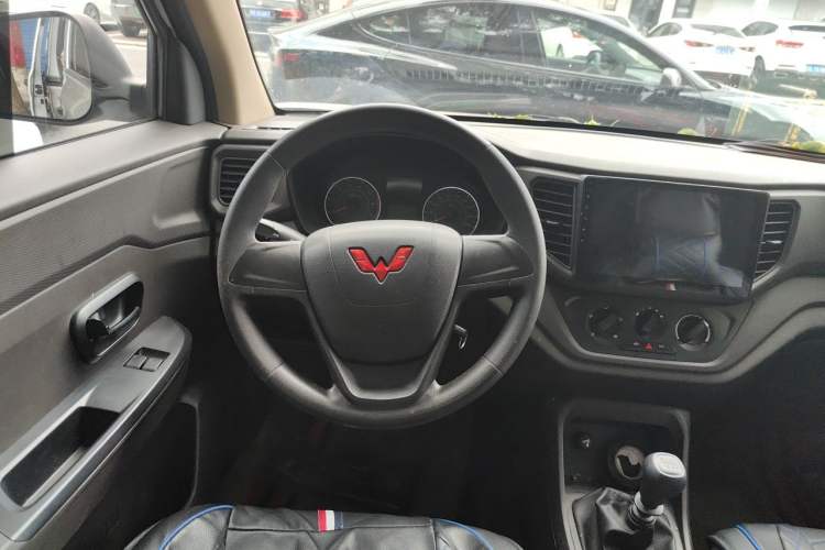 Used Wuling Hongguang V 2022 1.5L Enjoy Edition Electric-Powered LAR Steering Wheel
