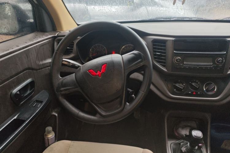 Used Wuling Hongguang V 2022 1.5L Jingqu Version Hydraulic Power Steering LAR Steering Wheel