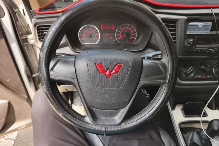 Used Wuling Hongguang V 2022 1.5L Jingqu Edition Electric-Assist LAR Steering Wheel
