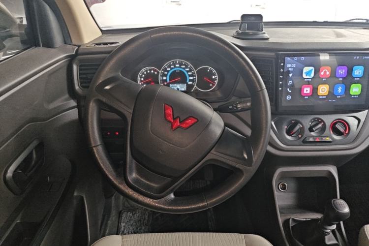 Used Wuling Hongguang V 2022 1.5L Enjoy Edition Electric-Powered LAR Steering Wheel