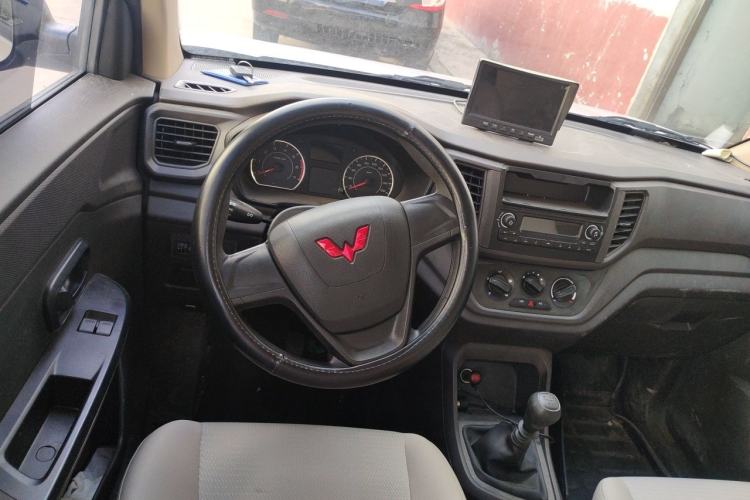 Used Wuling Hongguang V 2022 1.5L Jingqu Version Hydraulic Power Steering LAR Steering Wheel