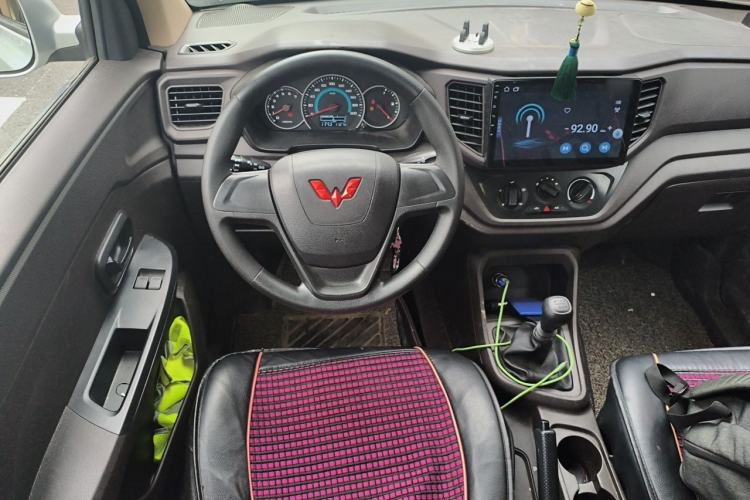 Used Wuling Hongguang V 2022 1.5L Enjoy Edition Electric-Powered LAR Steering Wheel