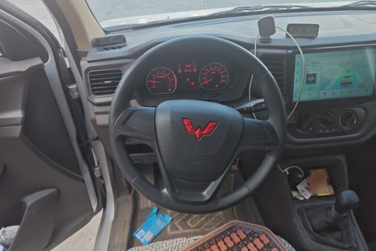 Used Wuling Hongguang V 2022 1.5L Jingqu Edition Electric-Assist LAR Steering Wheel