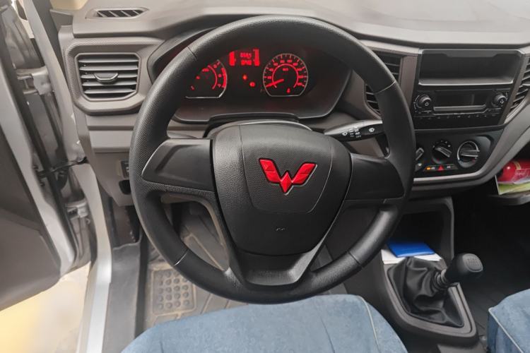 Used Wuling Hongguang V 2022 1.5L Jingqu Edition Electric-Assist LAR Steering Wheel