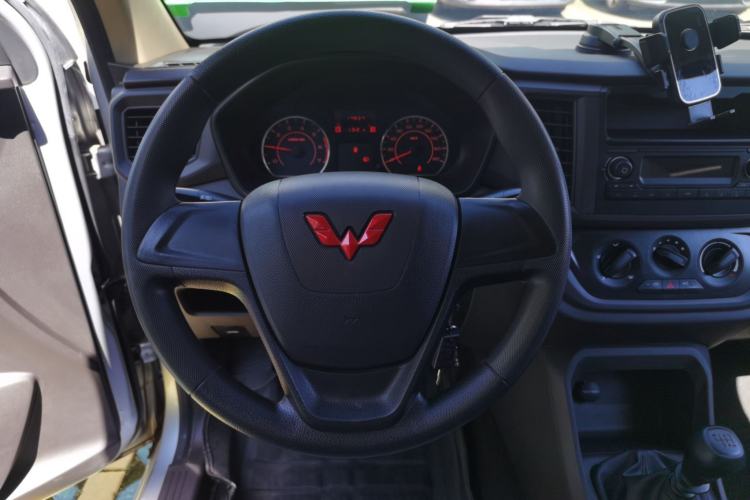 Used Wuling Hongguang V 2022 1.5L Jingqu Edition Electric-Assist LAR Steering Wheel
