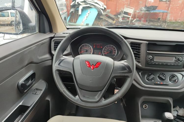 Used Wuling Hongguang V 2022 1.5L Jingqu Version Hydraulic Power Steering LAR Steering Wheel