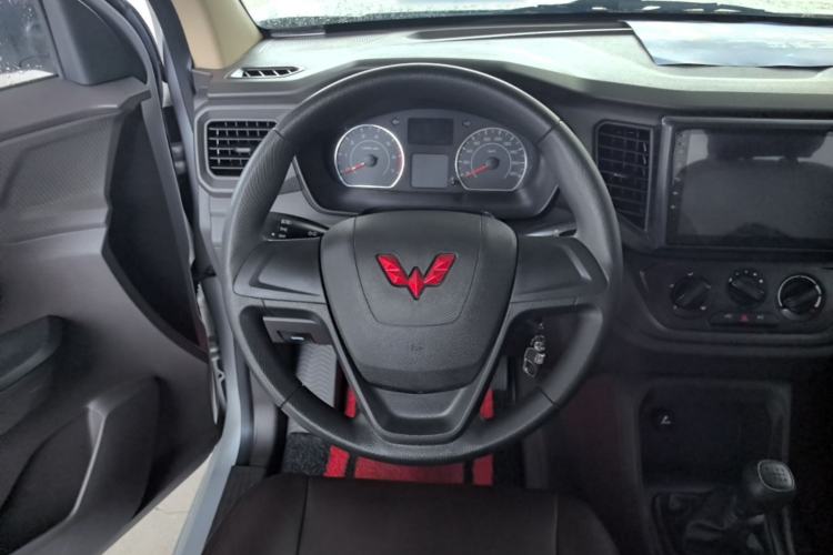 Used Wuling Hongguang V 2022 1.5L Jingqu Edition Electric-Assist LAR Steering Wheel