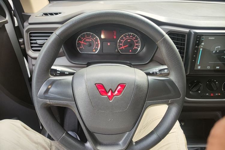 Used Wuling Hongguang V 2022 1.5L Jingqu Edition Electric-Assist LAR Steering Wheel