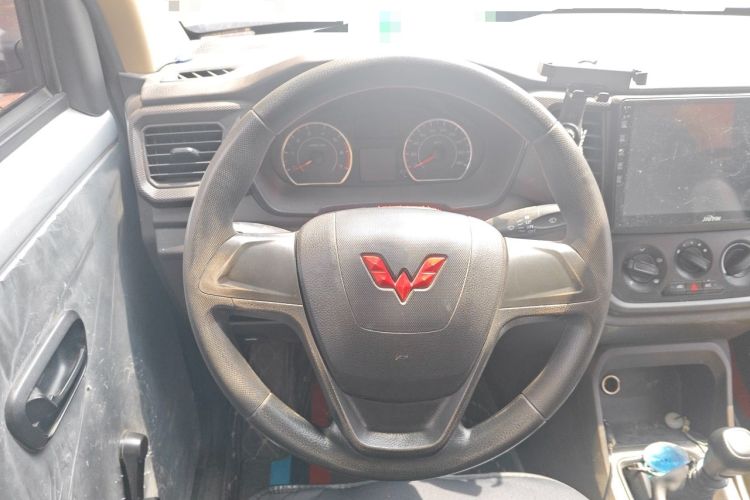 Used Wuling Hongguang V 2022 1.5L Jingqu Version Hydraulic Power Steering LAR Steering Wheel