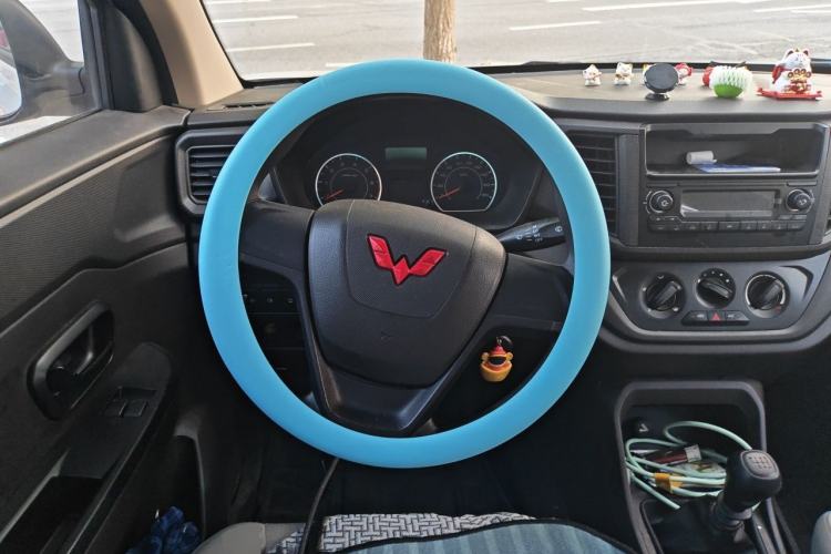 Used Wuling Hongguang V 2022 1.5L Jingqu Version Hydraulic Power Steering LAR Steering Wheel