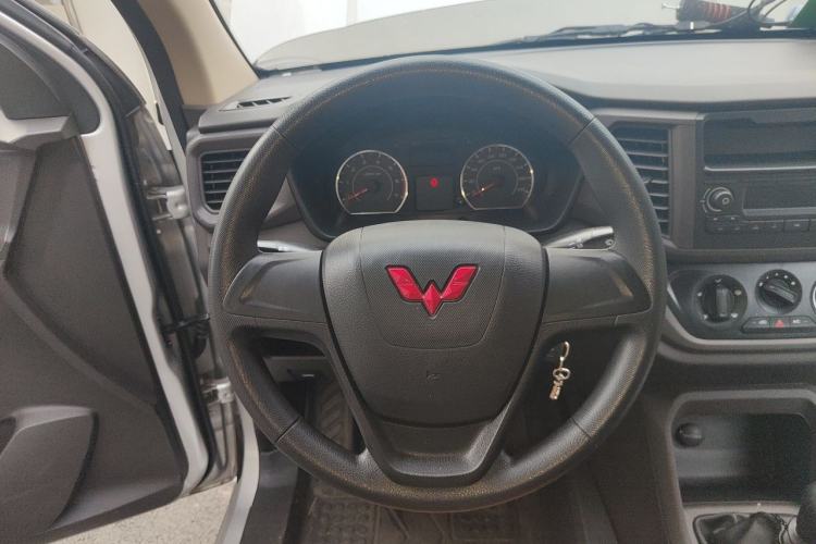 Used Wuling Hongguang V 2022 1.5L Jingqu Version Hydraulic Power Steering LAR Steering Wheel