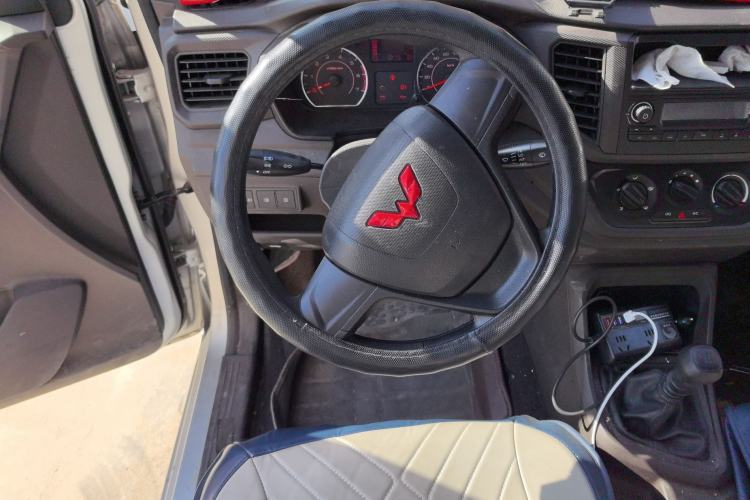 Used Wuling Hongguang V 2022 1.5L Jingqu Edition Electric-Assist LAR Steering Wheel