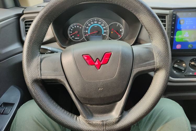 Used Wuling Hongguang V 2022 1.5L Enjoy Edition Electric-Powered LAR Steering Wheel