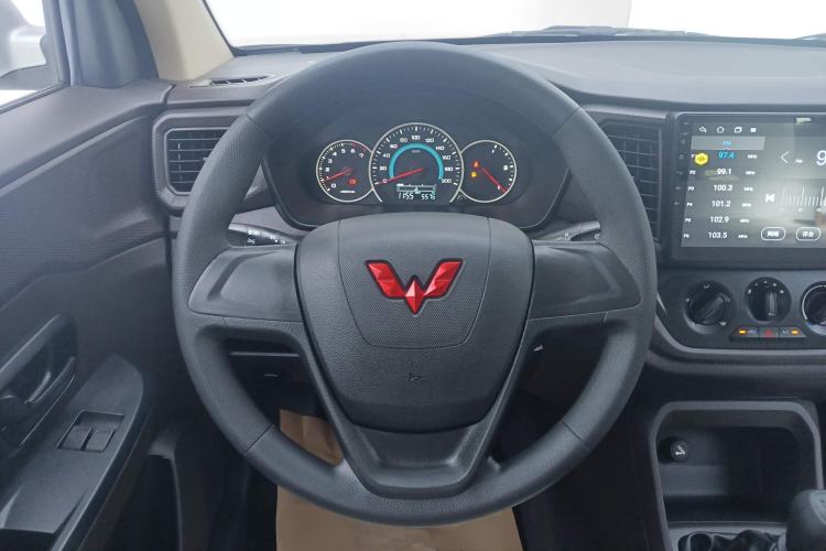 Used Wuling Hongguang V 2022 1.5L Enjoy Edition Electric-Powered LAR Steering Wheel