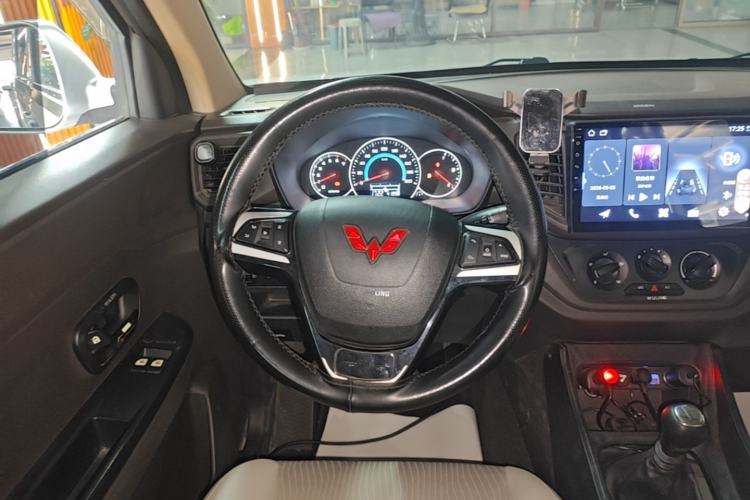 Used Wuling Hongguang V 2022 1.5L Enjoy Edition Hydraulic Power Steering LAR Steering Wheel
