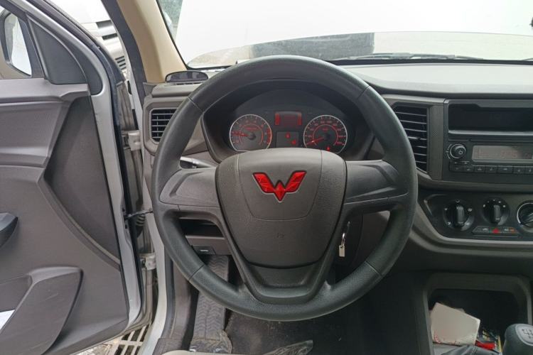 Used Wuling Hongguang V 2022 1.5L Jingqu Edition Electric-Assist LAR Steering Wheel