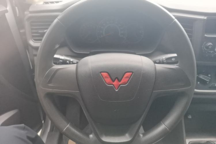Used Wuling Hongguang V 2022 1.5L Enjoy Edition Electric-Powered LAR Steering Wheel