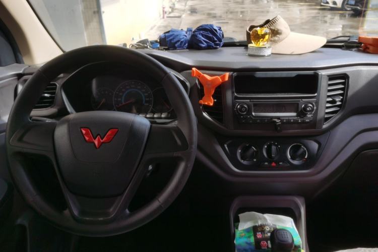 Used Wuling Hongguang V 2022 1.5L Enjoy Edition Electric-Powered LAR Steering Wheel