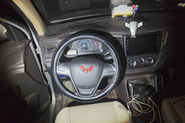 Used Wuling Hongguang V 2022 1.5L Enjoy Edition Electric-Powered LAR Steering Wheel