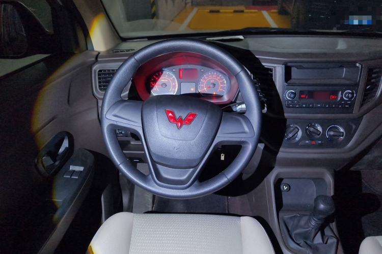 Used Wuling Hongguang V 2022 1.5L Jingqu Version Hydraulic Power Steering LAR Steering Wheel