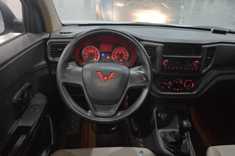 Used Wuling Hongguang V 2022 1.5L Jingqu Version Hydraulic Power Steering LAR Steering Wheel