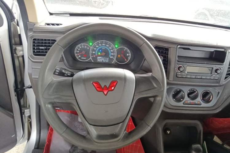 Used Wuling Hongguang V 2022 1.5L Enjoy Edition Electric-Powered LAR Steering Wheel