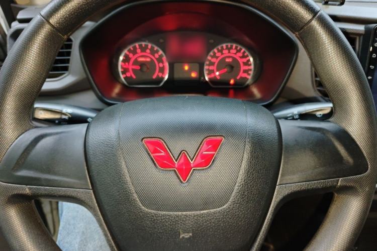 Used Wuling Hongguang V 2022 1.5L Enjoy Edition Electric-Powered LAR Steering Wheel