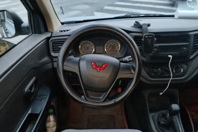 Used Wuling Hongguang V 2022 1.5L Jingqu Edition Electric-Assist LAR Steering Wheel