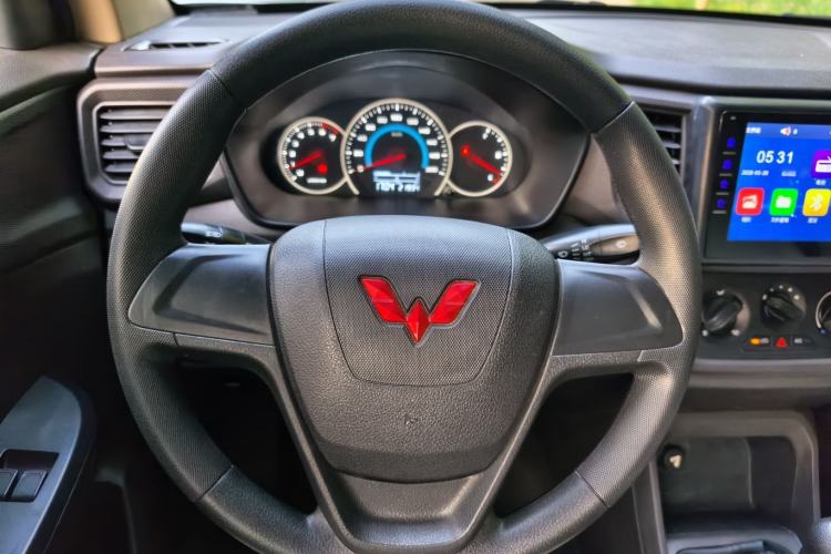 Used Wuling Hongguang V 2022 1.5L Enjoy Edition Hydraulic Power Steering LAR Steering Wheel