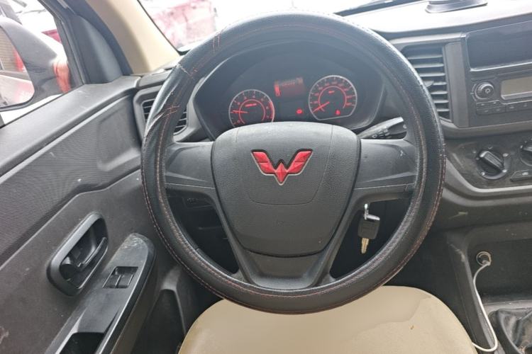 Used Wuling Hongguang V 2022 1.5L Jingqu Edition Electric-Assist LAR Steering Wheel