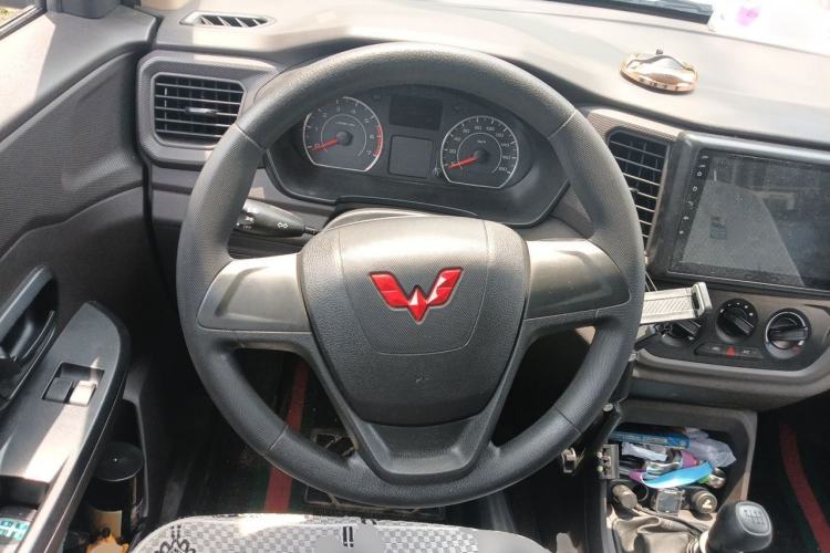 Used Wuling Hongguang V 2022 1.5L Jingqu Edition Electric-Assist LAR Steering Wheel