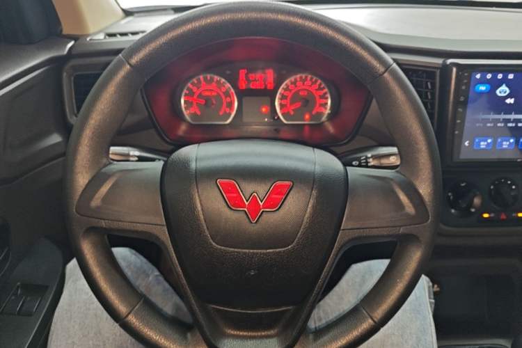 Used Wuling Hongguang V 2022 1.5L Jingqu Version Hydraulic Power Steering LAR Steering Wheel