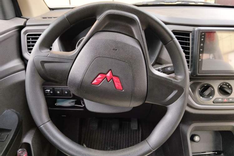 Used Wuling Hongguang V 2022 1.5L Jingqu Version Hydraulic Power Steering LAR Steering Wheel