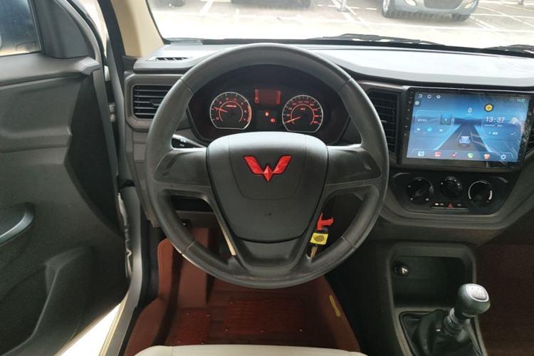 Used Wuling Hongguang V 2022 1.5L Jingqu Edition Electric-Assist LAR Steering Wheel