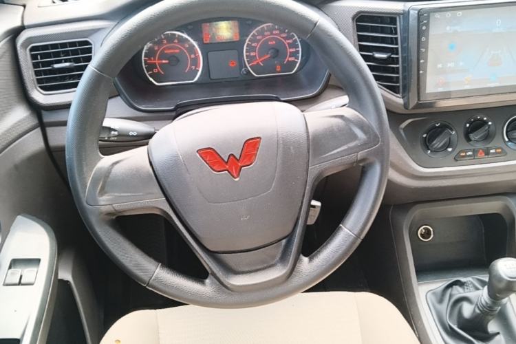 Used Wuling Hongguang V 2022 1.5L Jingqu Edition Electric-Assist LAR Steering Wheel